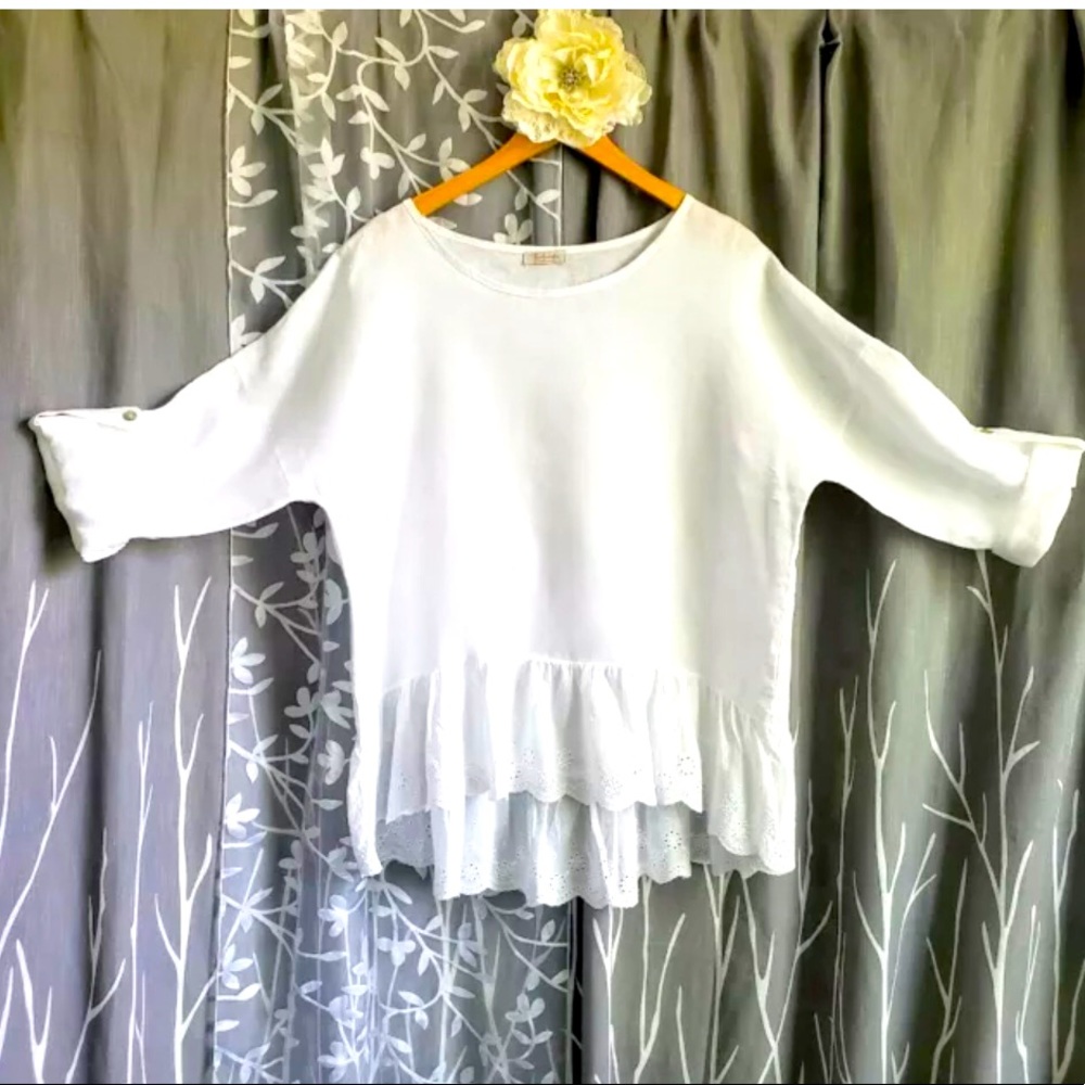 Bellambra Hi Lo Linen Top.  Excellent condition. Small.  Off white